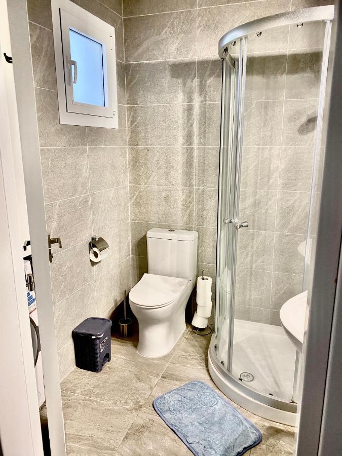 Coral Bay Modern Renovated Apartment By The Sea Paphos Exteriör bild
