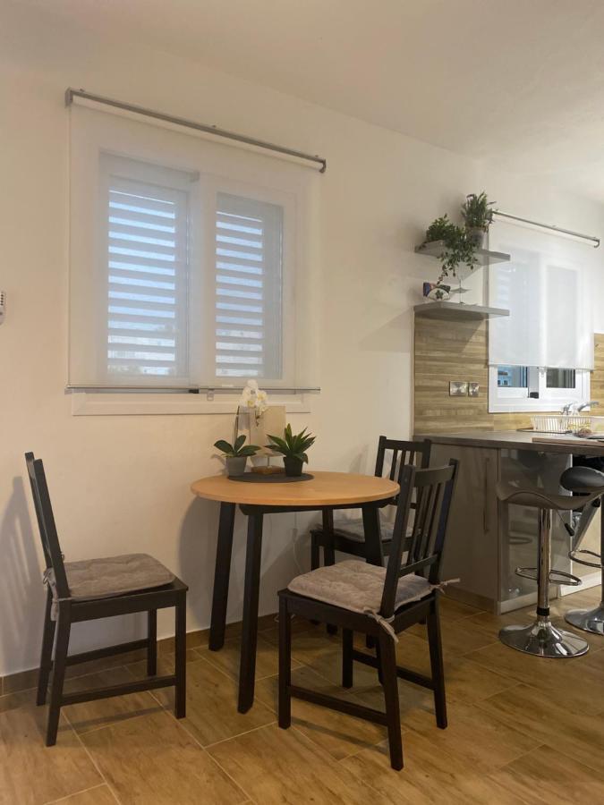 Coral Bay Modern Renovated Apartment By The Sea Paphos Exteriör bild