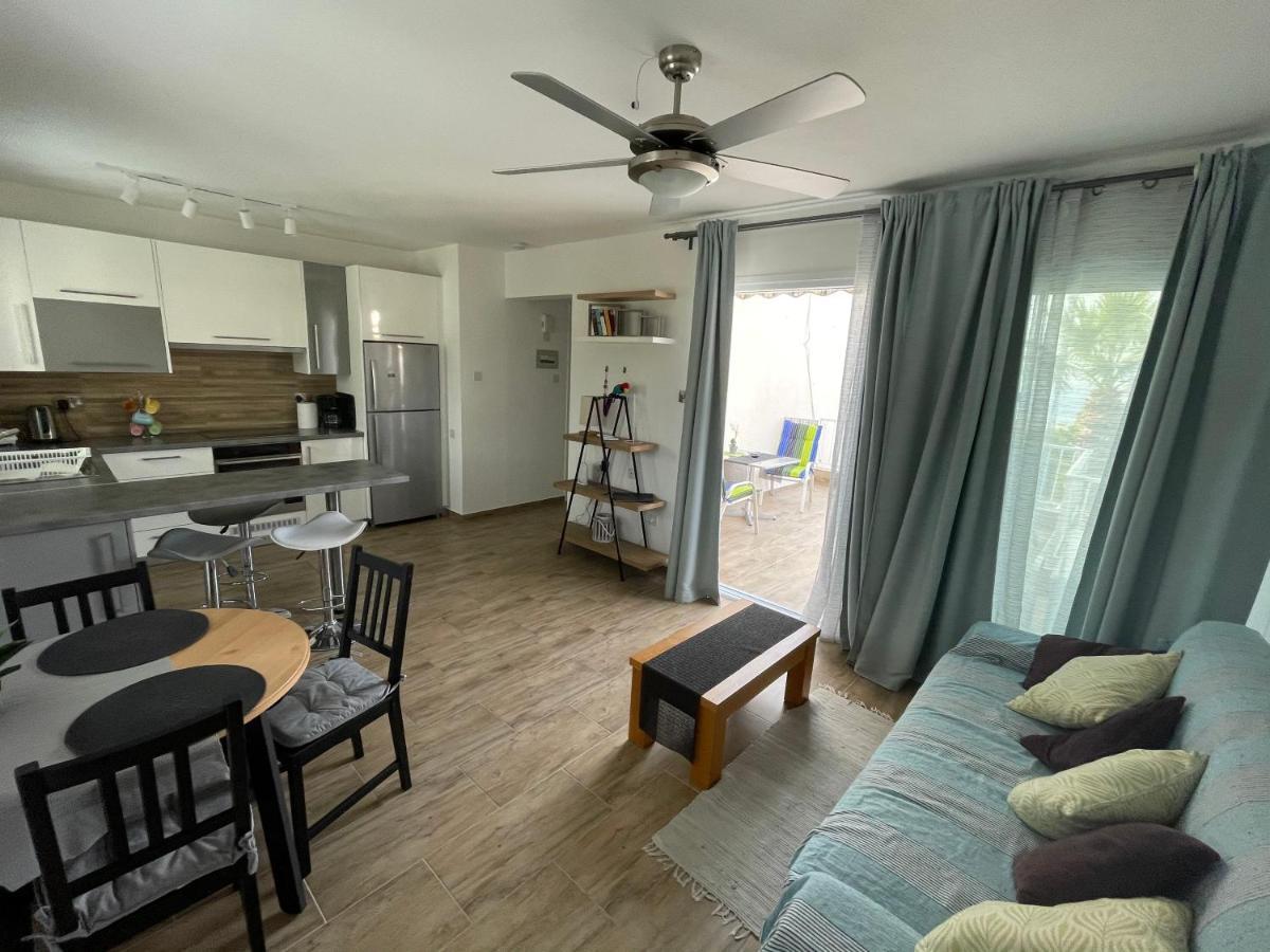 Coral Bay Modern Renovated Apartment By The Sea Paphos Exteriör bild